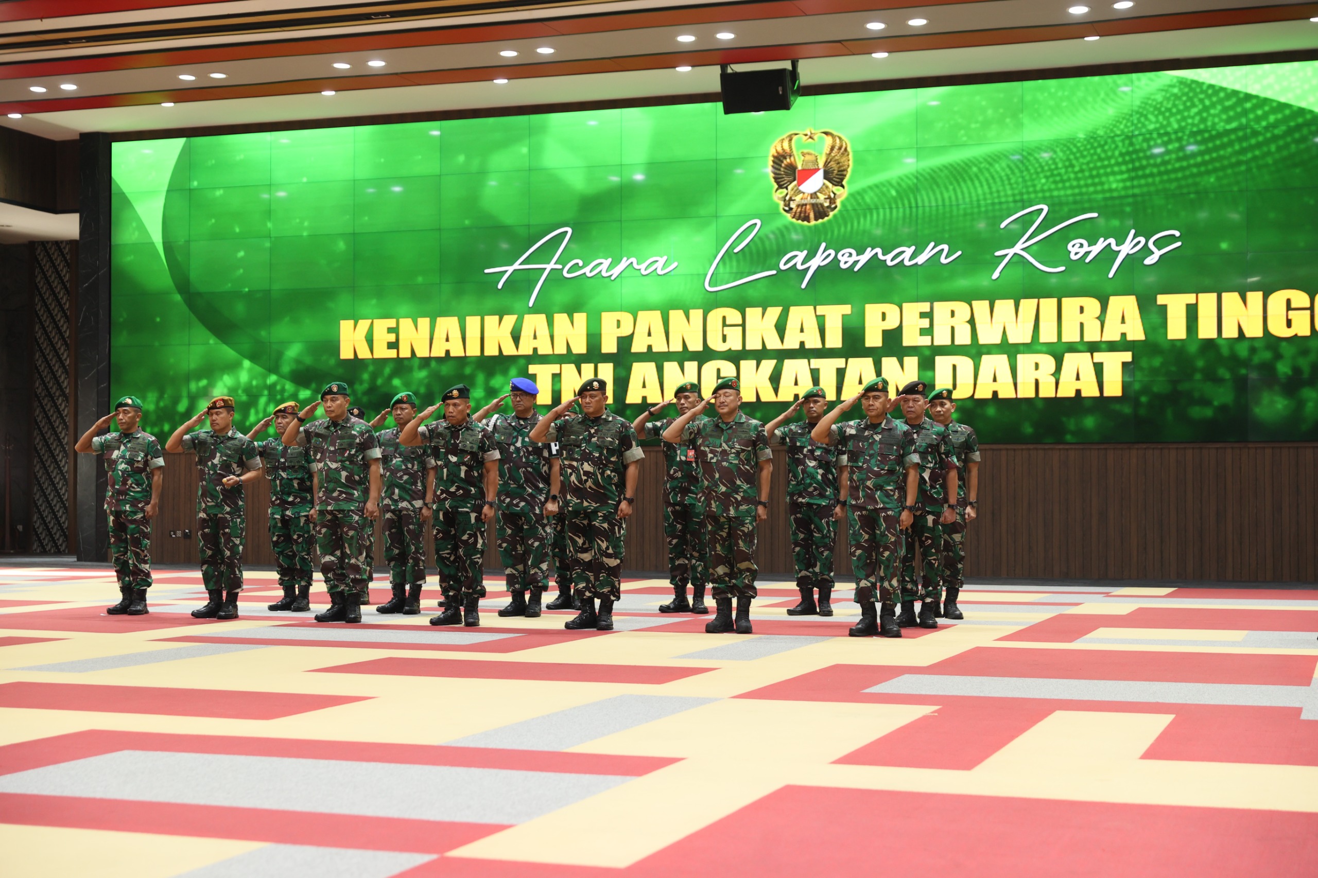 Kepala Staf Angkatan Darat (Kasad) Jenderal TNI Maruli Simanjuntak melalui Wakil Kepala Staf Angkatan Darat (Wakasad) Letjen TNI Tandyo Budi R, menerima laporan kenaikan pangkat 18 Perwira Tinggi (Pati) TNI AD