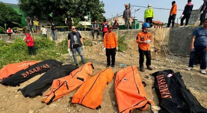 Penemuan mayat di Kali Bekasi. (Foto: Ist)