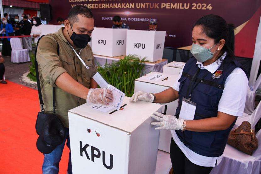 Honor petugas KPPS pada Pilkada Serentak 2024 Rp850-Rp900 ribu. (Antara)