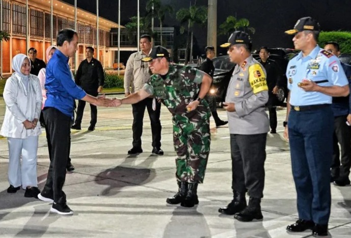 Presiden Jokowi dan Iriana Jokowi terbang ke Jawa Timur