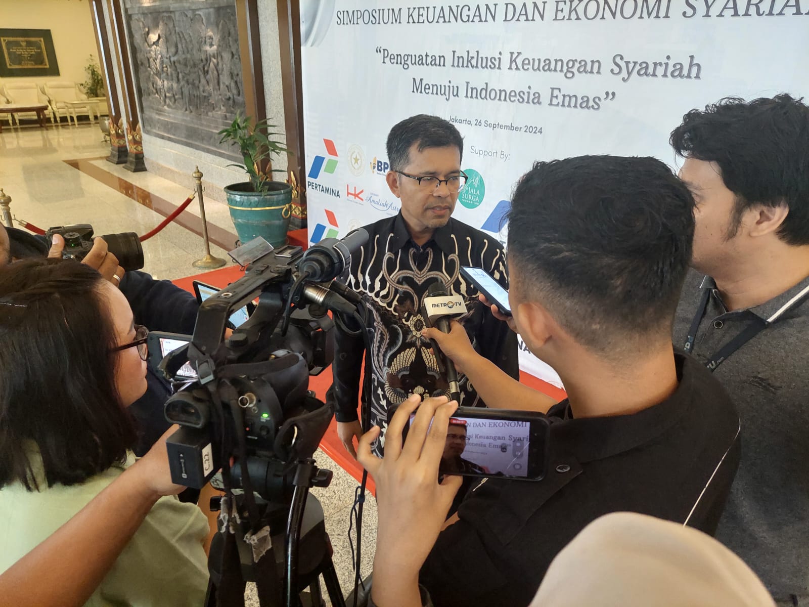 Direktur DEKS Bank Indonesia (BI) Rifki Ismal dalam forum Simposium Keuangan dan Ekonomi Syariah yang diselenggarakan Forum Jurnalis Wakaf dan Zakat Indonesia (Forjukafi)