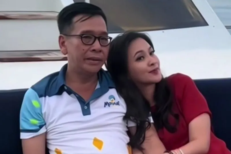 Cagub Malut Benny Laos dan istrinya. (Foto: Ist)