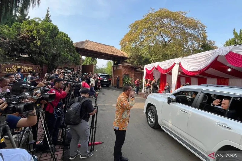 Calon menteri kumpul di Hambalang. Mereka mulai berdatangan. (Foto: Antara)