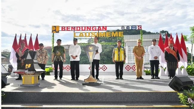 Presiden Jokowi resmikan bendungan Lau Sameme. (Foto: Setpres)