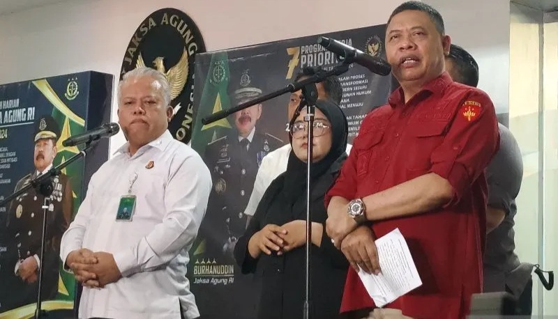 Direktur Penyidikan Jaksa Agung Muda Pidana Khusus Kejagung Abdul Qohar dalam konferensi pers di Gedung Kejaksaan Agung