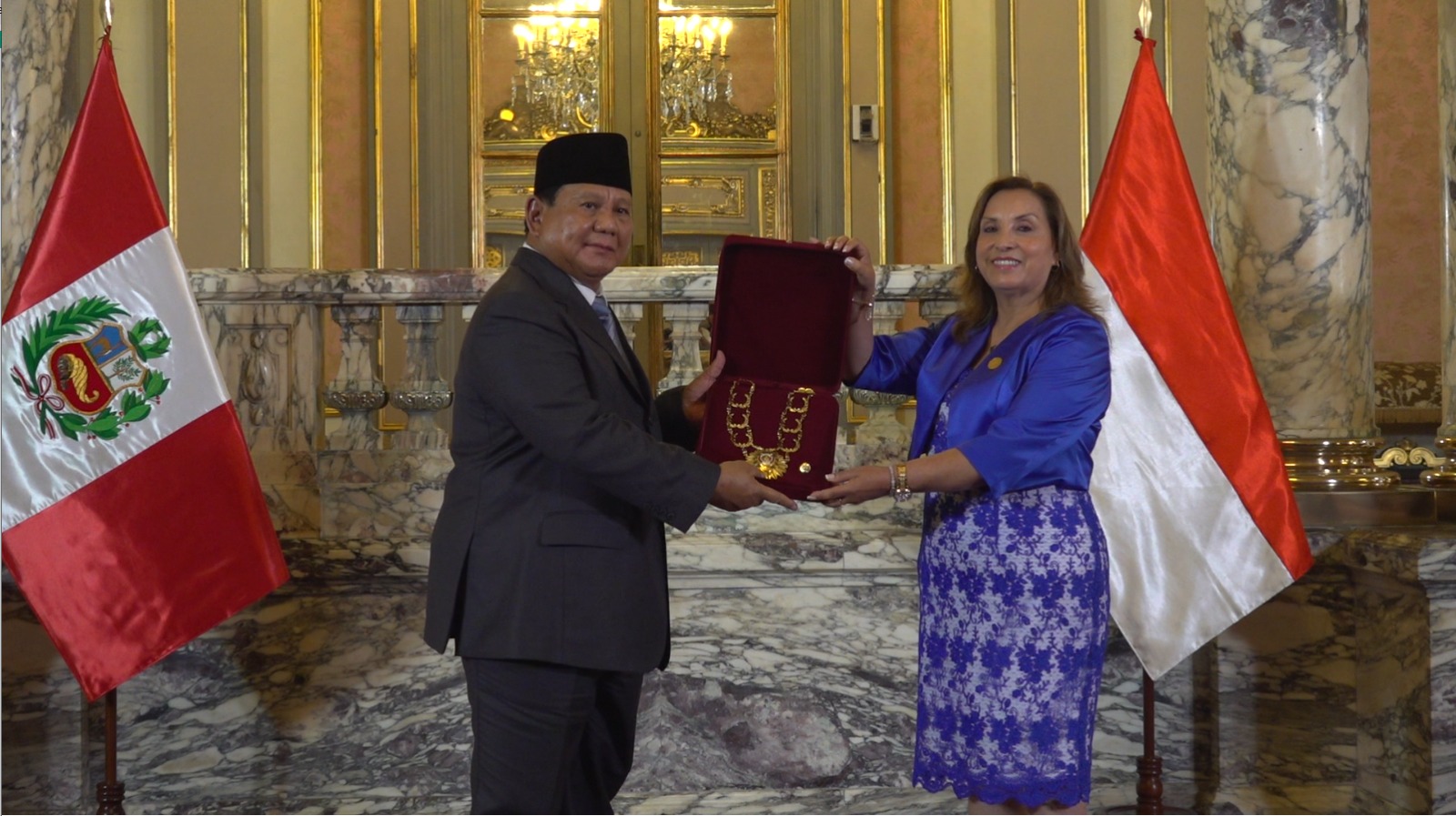 Presiden Republik Indonesia, Prabowo Subianto, menerima penghargaan bergengsi Grand Collar de la Orden El Sol del Peru dari Presiden Peru, Dina Boluarte