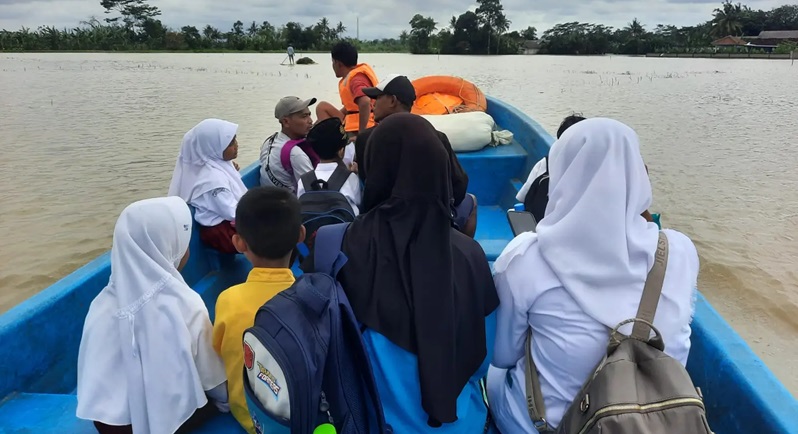 Kondisi banjir di Dusun Karag, Desa Gentasari, Kecamatan Kroya, Cilacap, Jawa Tengah, Selasa (3/12). Foto: BPBD Kabupaten Cilacap