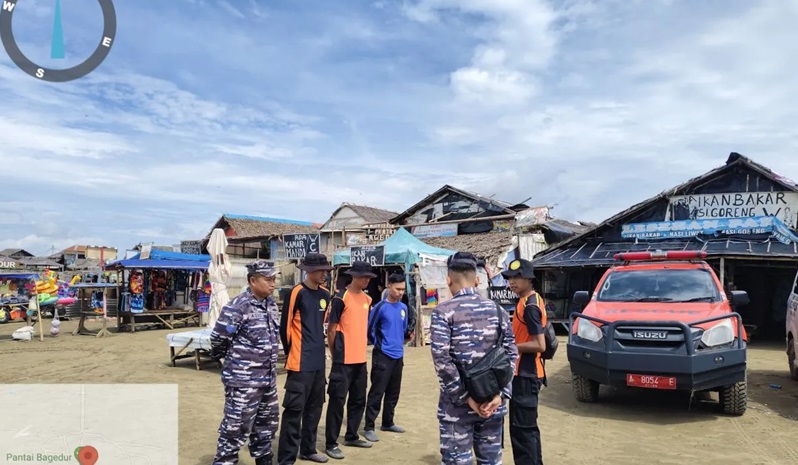 Tim Sar Banten akan melanjutkan pencarian wisatawan tenggelam di Pantai Bagedur Lebak, pada Senin 23 Desember ini. Foto: Antara