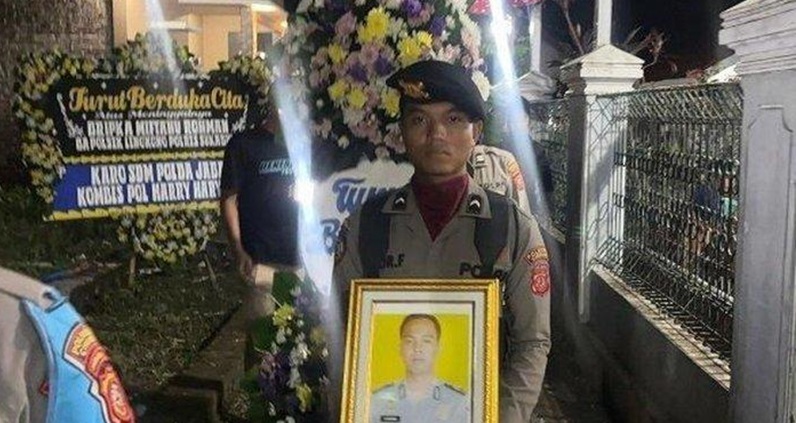 Anggota Polres Sukabumi Bripka Miftahu Rochman meninggal dunia usai bantu evakuasi korban bencana.