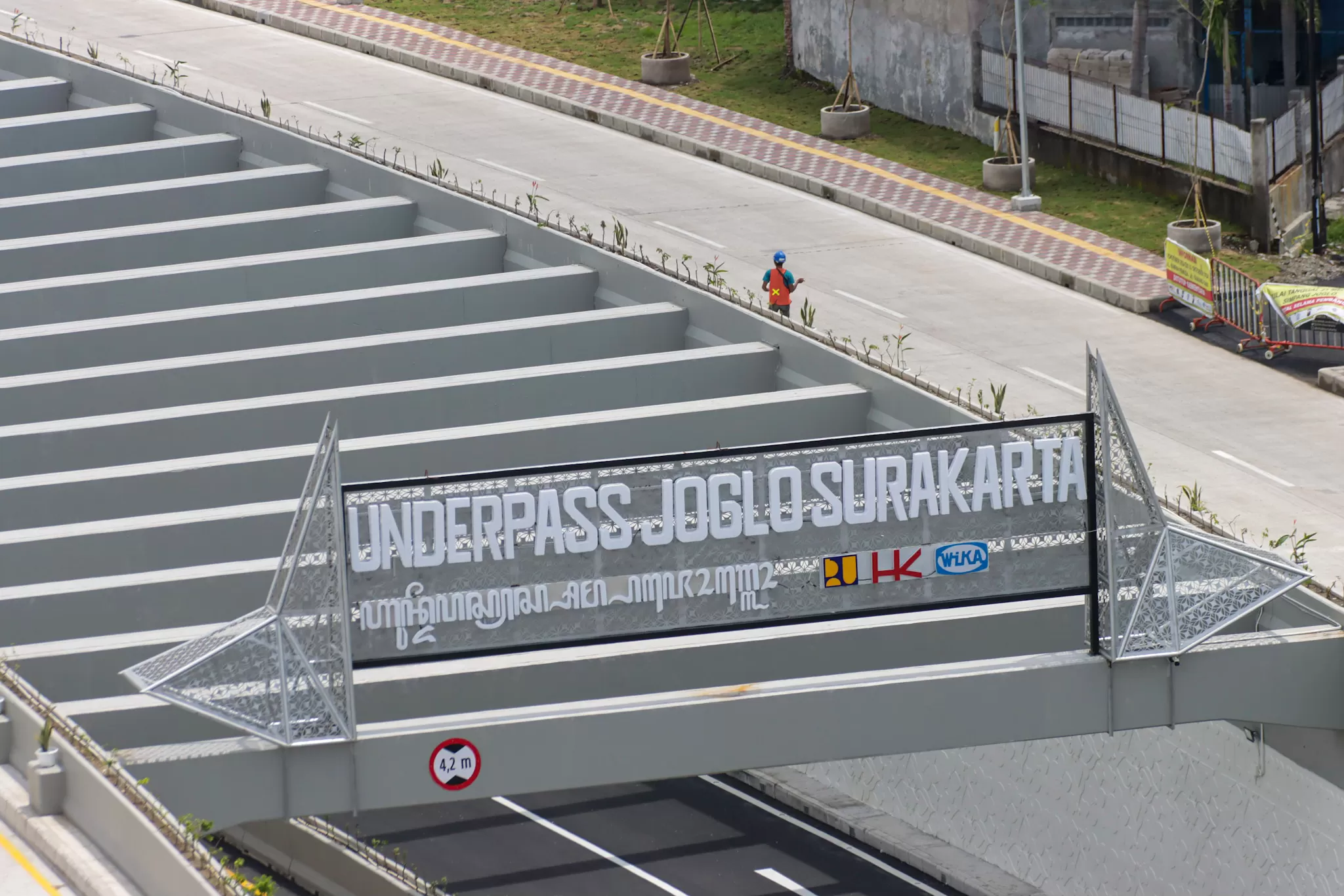 Kesalahan tulisan Aksara Jawa di Simpang Jogja - Solo