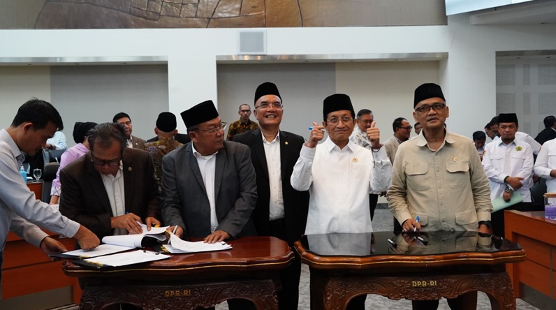 Pemerintah dan DPR RI sepakat menurunkan biaya haji 2025.