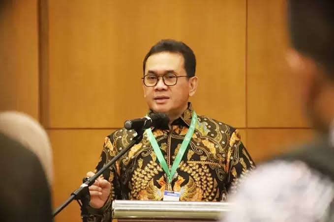 Menteri Perdagangan Budi Santoso, membuka peluang untuk merevisi Permendag yang dinilai memicu adanya PHK.