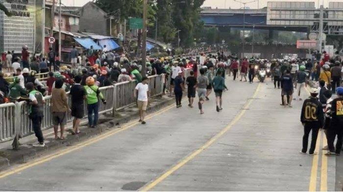 Suasana mencekam tawuran antar kelompok di Bassura, Jaktim