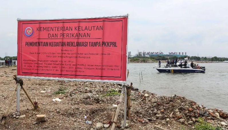 Ribuan personel gabungan akhirnya membongkar pagar laut di Perairan Tangerang.