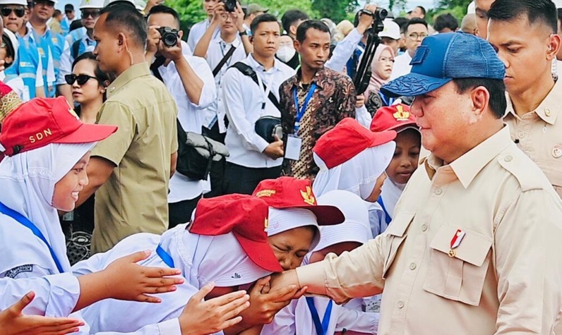 Presiden Prabowo Subianto optimistis program makan bergizi gratis atau MBG bisa menjangkau seluruh anak Indonesia.