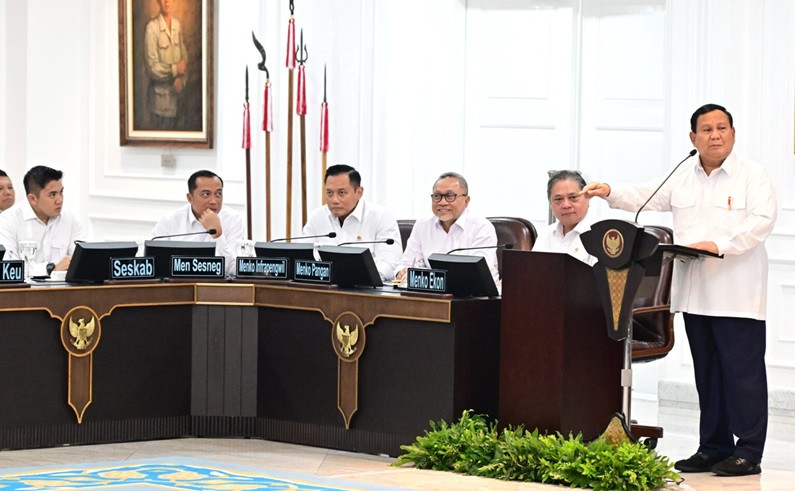 Presiden Prabowo memipin sidang kabinet. Foto: Setkab