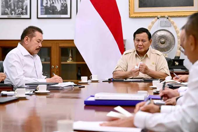 Presiden Prabowo Subianto memanggil para Jaksa Agung dan Jaksa Agung Muda, membahas soal korupsi dan perizinan