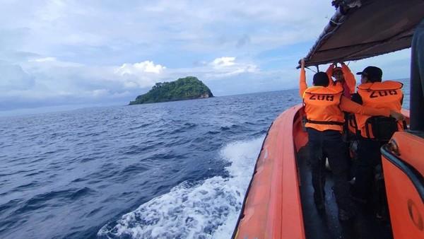 Pencarian penumpang terjatuh dari kapal feri di Merak. Foto: Dok Basarnas Banten