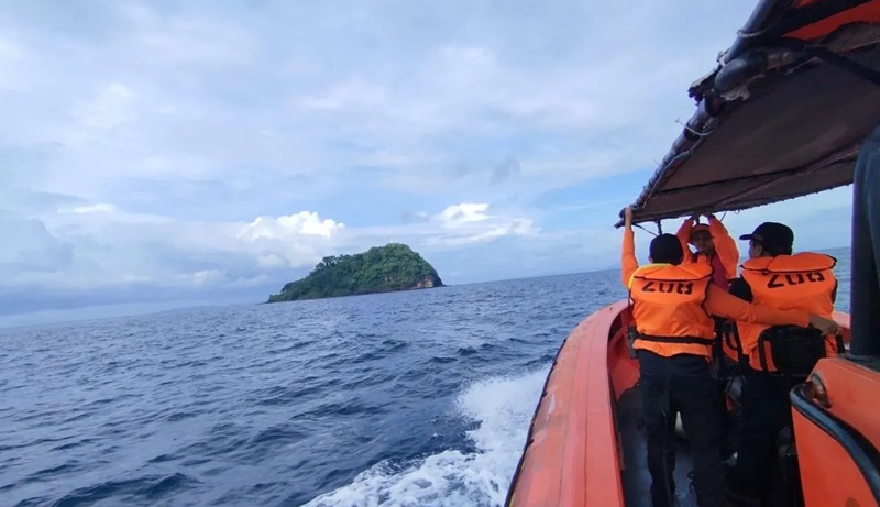 Tim SAR terus melakukan pencarian korban penumpang kapal terjatuh di perairan Merak, Cilegon, Banten, Sabtu (25/1/2025). (Basarnas Banten)