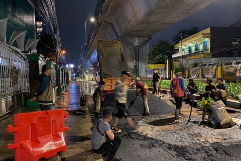 Jalan Ciledug Raya amblas pada pada Rabu (8/1/2025).