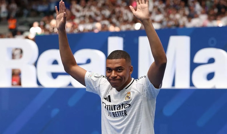 Pemain Real Madrid asal Prancis, Kylian Mbappe menempati posisi 5 daftar pesepakbola dengan gaji teringgi. Foto: Mirror