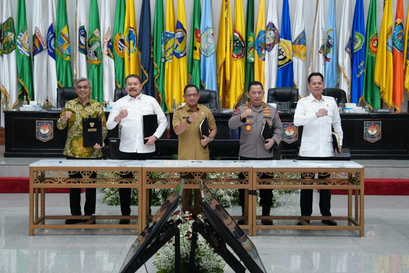 Kejagung bersama KPK, Polri dan beberapa lembaga siap perkuat pengawasan perizinan daerah.