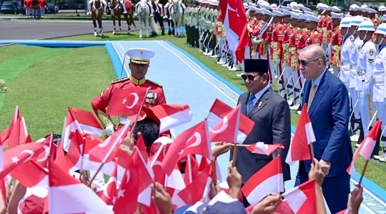 Presiden Prabowo Subianto menyambut Presiden Turki Recep Tayyip Erdogan di Istana Bogor. Foto: Setkab