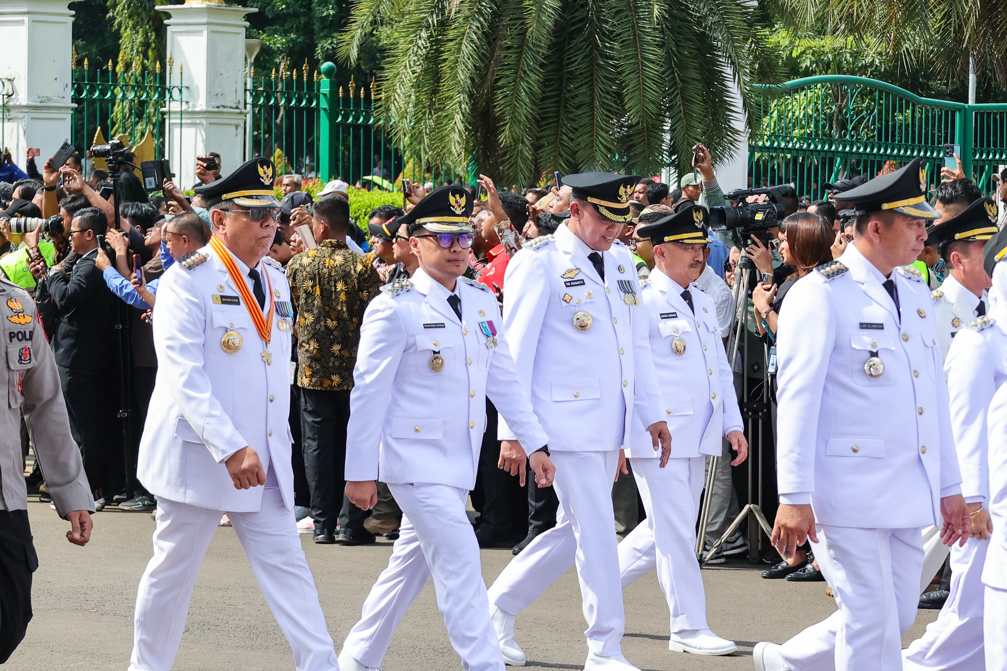 Benyamin Davnie dan Pilar Saga Ichsan saat Prosesi Pelantikan. Foto: Istimewa