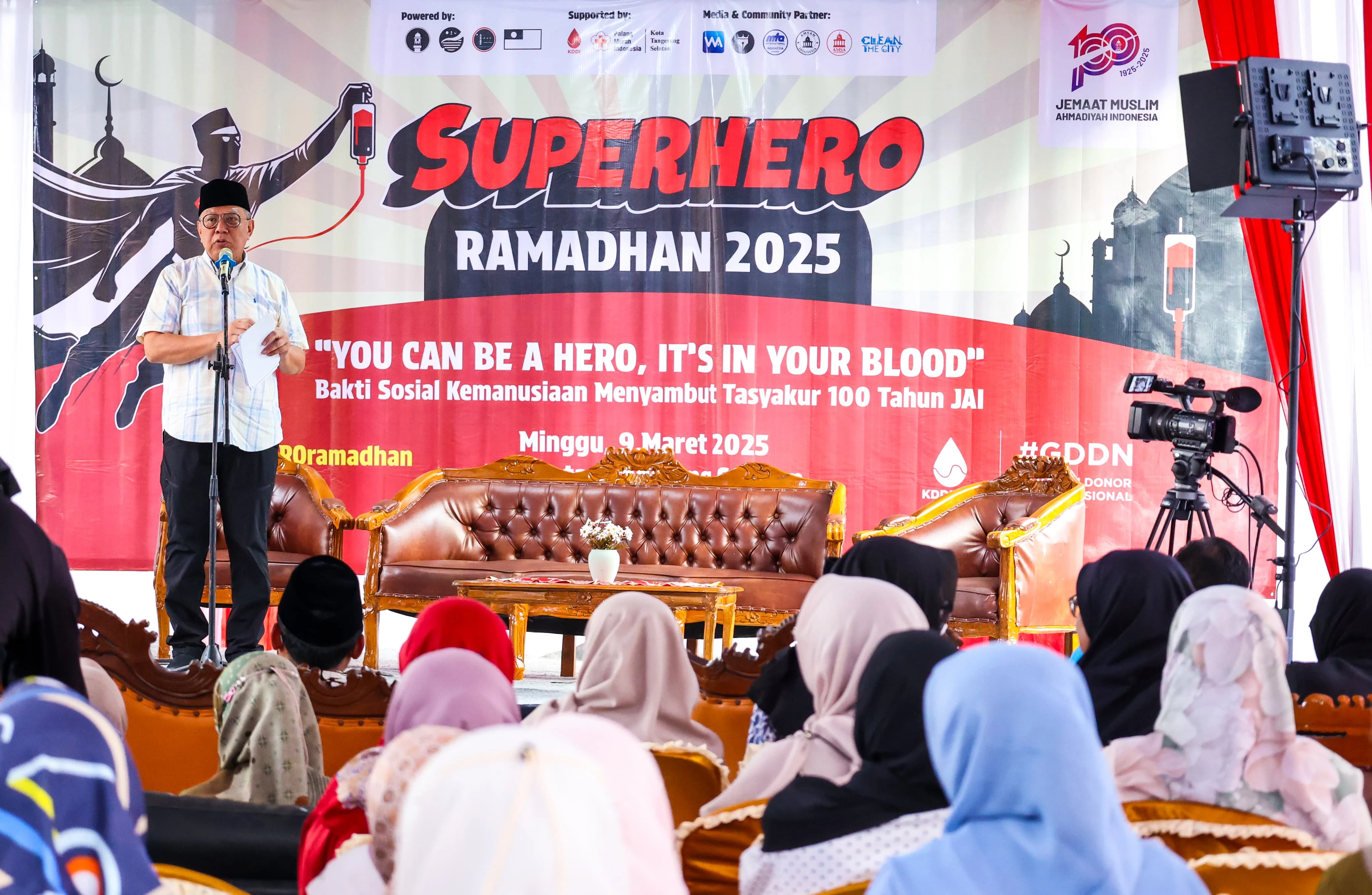 Walikota Tangsel Benyamin Davnie memberikan sambutan dalam kegiatan Gerakan Donor Darah Nasional Ramadan 2025 yang digelar Komunitas Donor Darah Indonesia  di Palang Merah Indonesia (PMI) Kota Tangsel, Minggu (9/3/2025). Foto. Istimewa