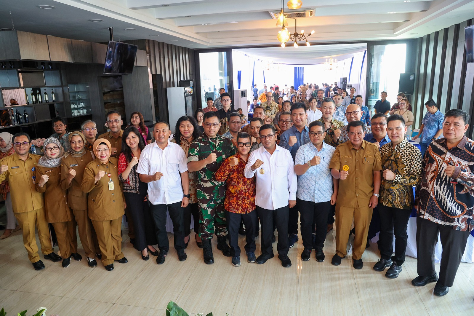 Di Depan Pelaku Industri, Gubernur Banten Andra Soni Janjikan Kemudahan dan Kenyamanan Investasi Gubernur Banten Andra Soni menyerap aspirasi dari para pelaku usaha industri di Kabupaten Tangerang. Foto: ProvBanten