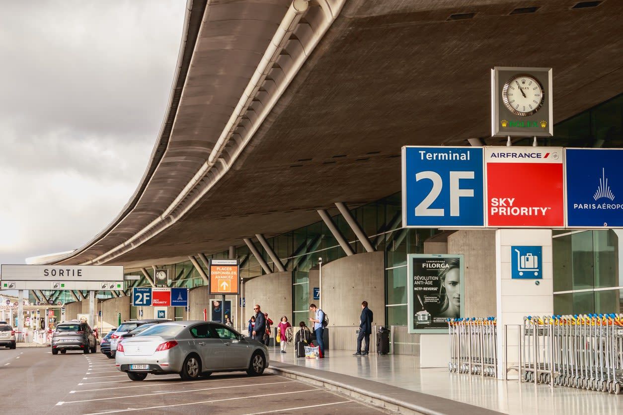 KABAR BAIK !!! Terminal 2F Bandar Udara Internasional Soekarno-Hatta Resmi Jadi Terminal Khusus Haji dan Umrah Presiden Prabowo Subianto meresmikan Terminal Khusus Haji dan Umrah 2F di Bandar Udara Internasional Soekarno-Hatta, Kota Tangerang Provinsi Banten, pada Minggu, 4 Mei 2025.