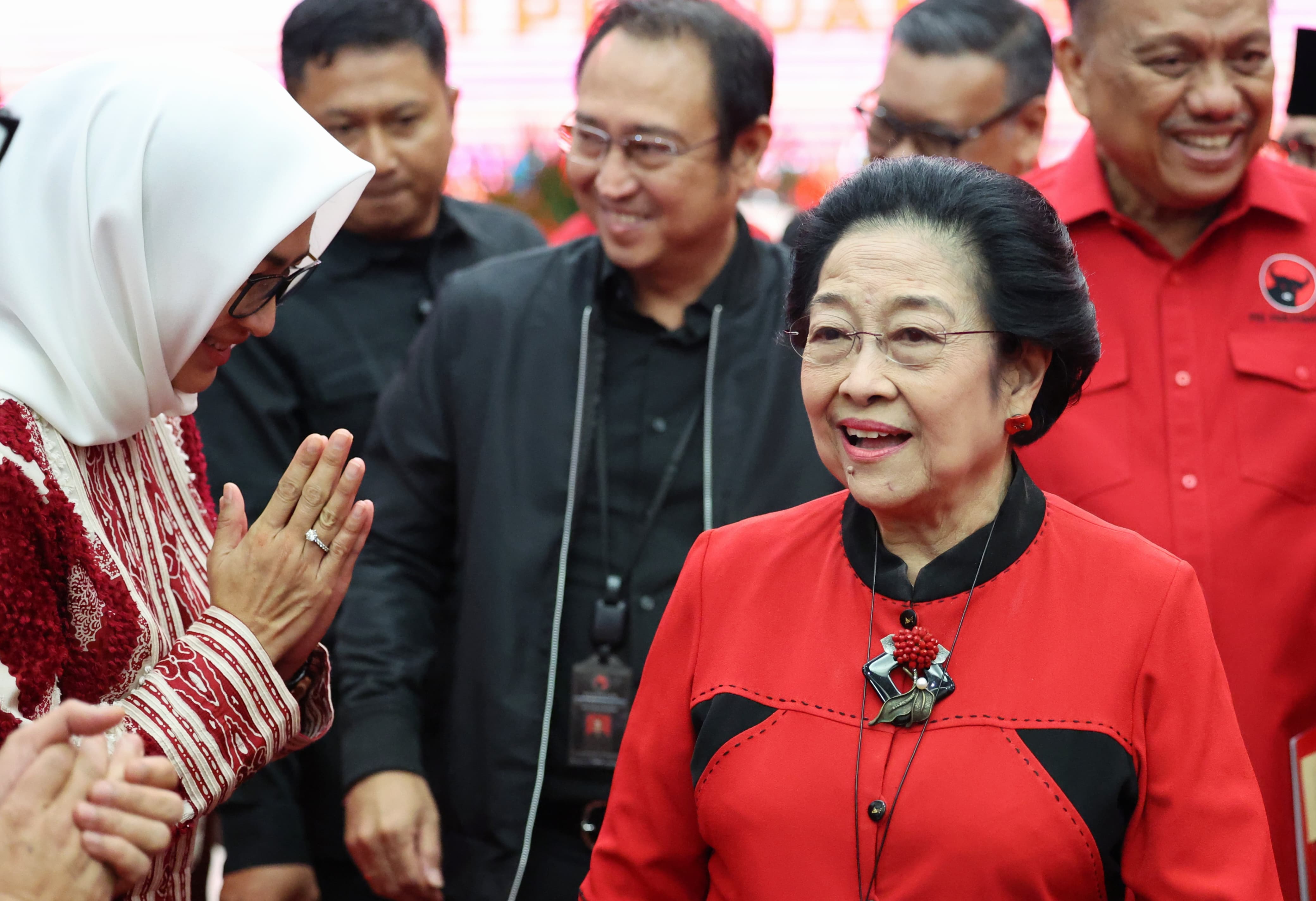 Bacagub Banten Airin Rachmi Diany bersama Ketum PDIP Megawati Soekarnoputri