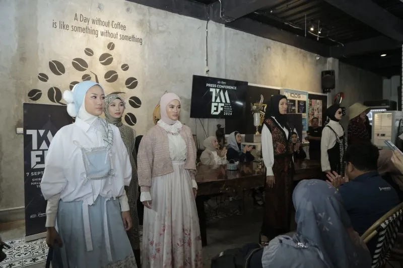 Perancang busana Indonesia akan tampil di Tokyo Muslim Fashion Festival 2024. (Foto: Antara)