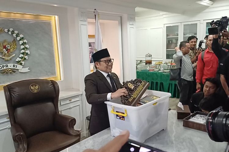 Cak Imin mengemas barang-barangnya, pamit dari Senayan