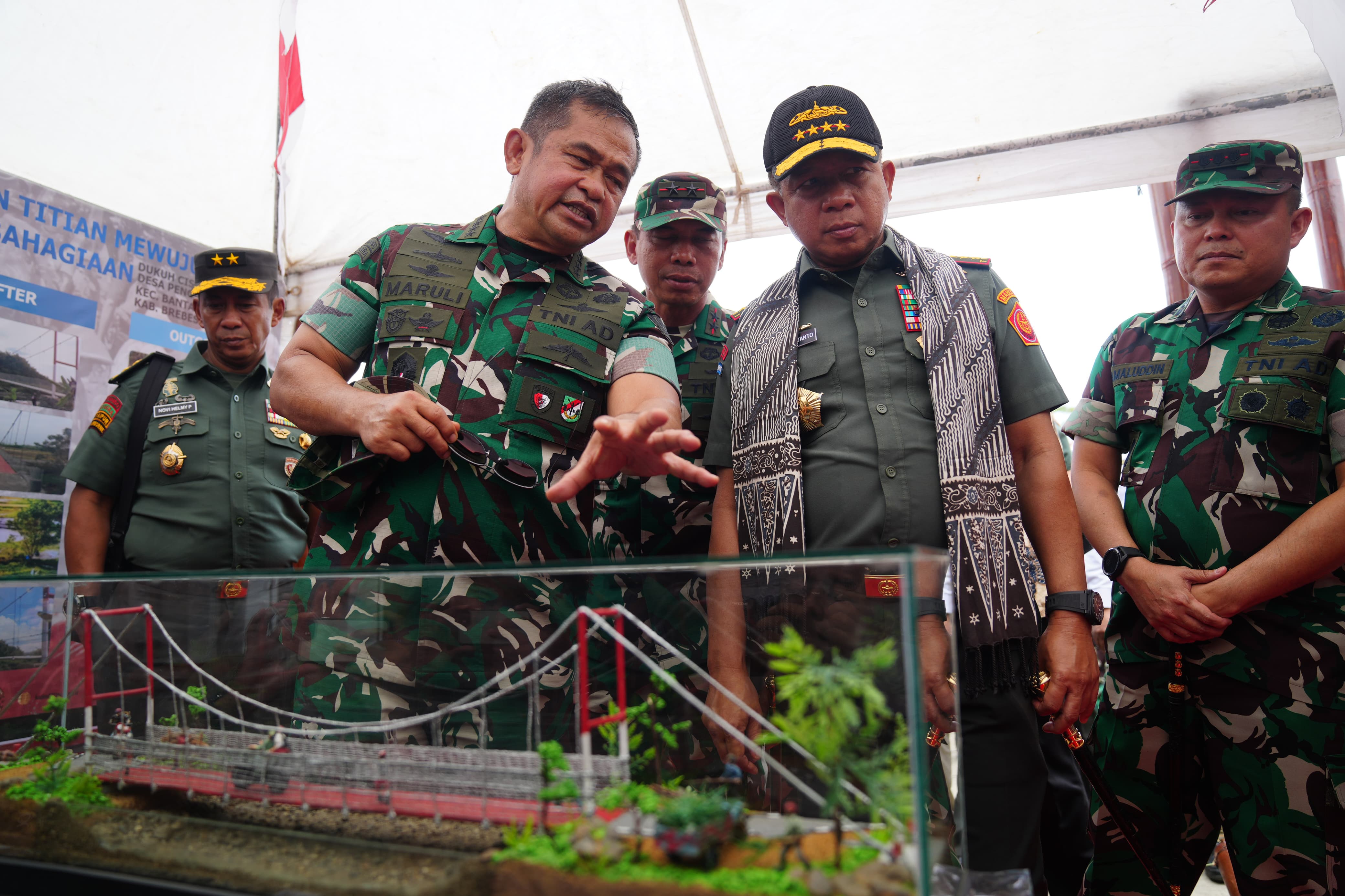 Panglima TNI Jenderal Agus Subiyanto dan Kasad Jenderal Maruli Simanjuntak