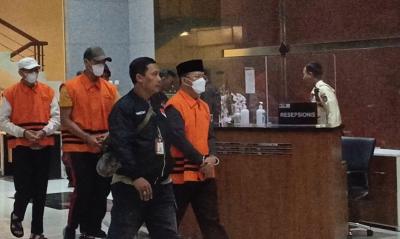 Gubernur Bengkulu, Rohidin Mersyah bersama ajudanya dan Sekda Bengkulu ditetapkan sebagai tersangka usai kena OTT KPK.