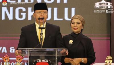 Paslon Cagub-Cawagub Bengkulu, Rohidin Mersyah-Meriani, saat debat Pilkada 2024.