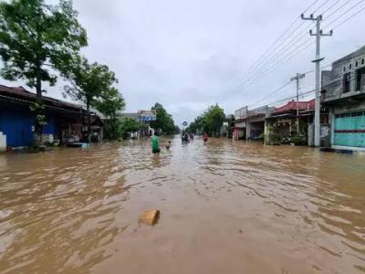 Kabupaten Ponorogo dilanda banjir yang cukup besar, 3 Kecamatan menjadi korban genangan air banjir, hingga ada yang meregang nyawa karena aliran listrik