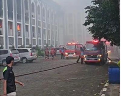 Penampakan kebakaran di Kampus UIN Syarif Hidayatullah Jakarta. Foto: Tangkapan layar