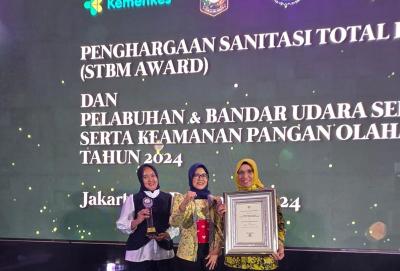 Pemkot Tangsel raih penghargaan Sanitasi Total Berbasis Masyarakat (STBM) Award 2024.