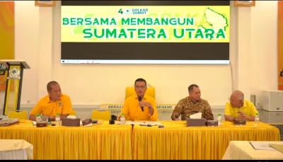 Ketua DPD Golkar Sumut yang juga anggota DPR RI Musa Rajekshah (tengah).