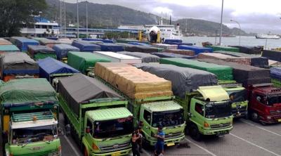 Antrian kendaraan menuju pelabuhan Merak. Foto: net