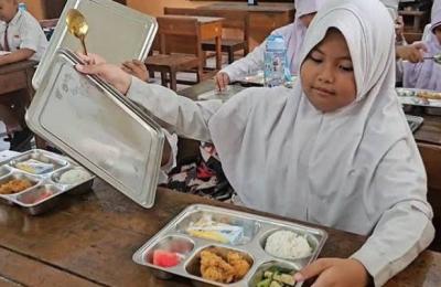 Ilustrasi. Puluhan Siswa SD di Sukoharjo keracunan massal makan bergizi gratis. Foto: Net