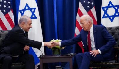 Perdana Menteri Israel Benjamin Netanyahu bersalaman dengan Presiden As Joe Biden (kanan). Foto: Kevin Lamarque/Reuters