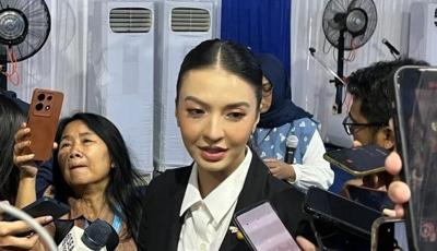 Artis cantik Raline Shah kini mengemban amanah sebagai staf khusus Menteri Komdigi Meutya Hafid.