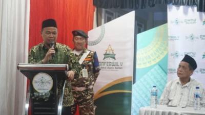 KH Hafis Gunawan (kiri) terpilih sebagai ketua PWNU Banten 2025-2030. (Foto: NUOB/Windi)