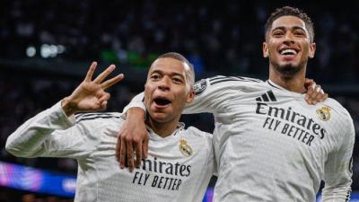 Striker Real Madrid menunjukan gestur tiga jari usai mencetak hattrick ke gawang Manchester City dalam laga lanjutan Play Off Liga Champions, Kamis (20/2/2025) dinihari. Foto: Realmadrid.com