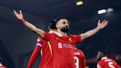 Penyerang Liverpool, Mo Salah merayakan gol ke gawang Tottenham. Foto: Mirror