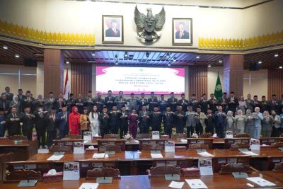 Gubernur Sumatera Selatan, H. Herman Deru didampingi Wakil Gubernur Sumatera Selatan, H. Cik Ujang  menghadiri Rapat Paripurna IX (9) DPRD Provinsi Sumatera Selatan. Foto: Istimewa