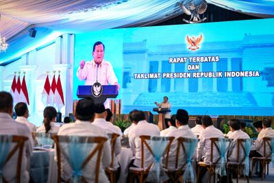 Presiden Prabowo Subianto saat menggelar rapat terbatas dengan para Menteri.